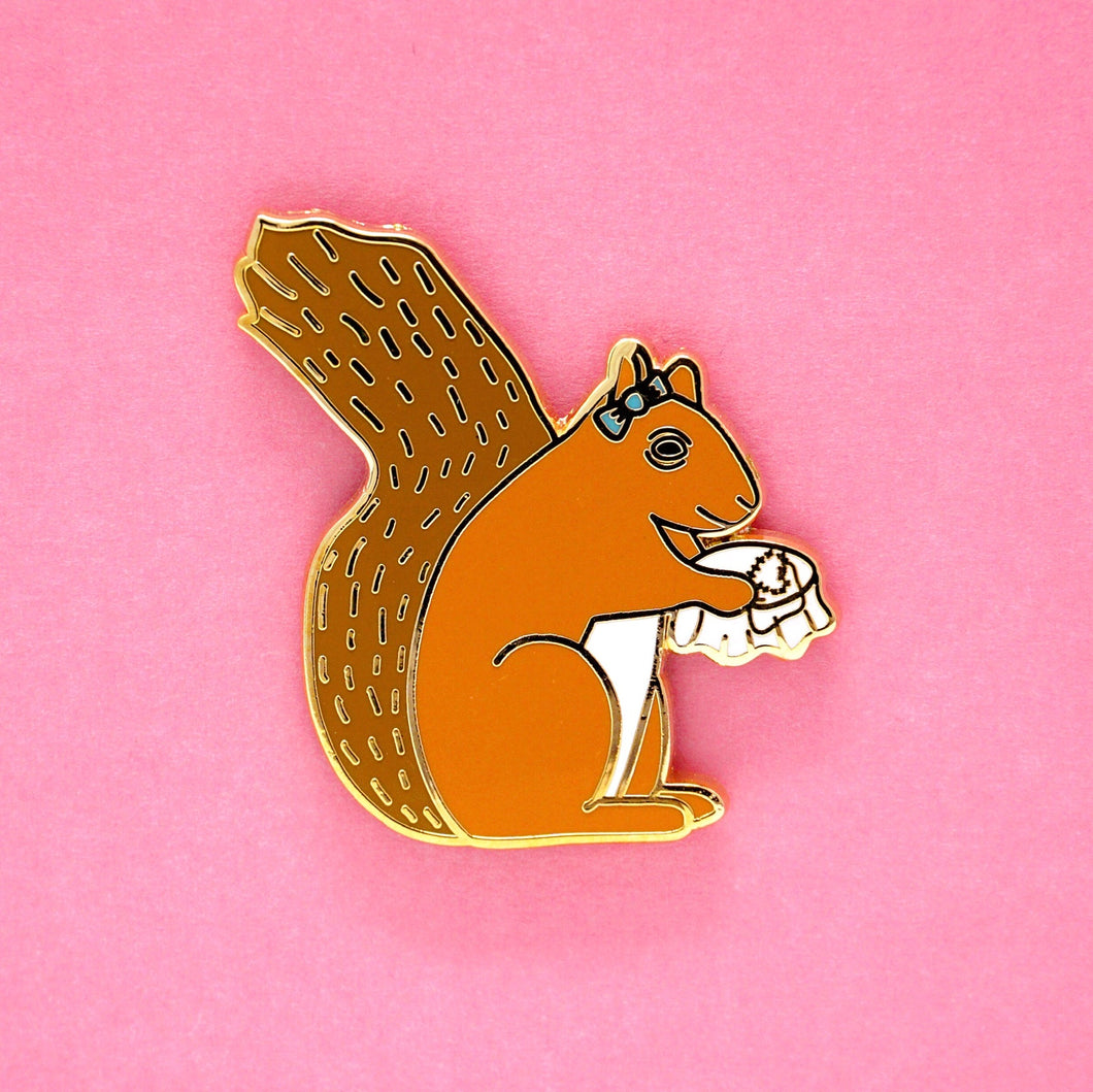Sewing squirrel enamel pin