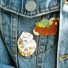 Load image into Gallery viewer, Spring bear enamel pin